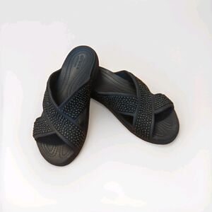 Crocs Sloane Flip Flop Sandals Womens 7 Black Glitter Embellished Cross Strap